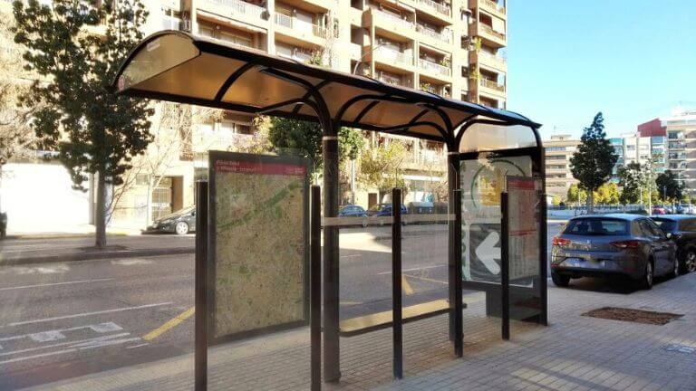 Transporte público cerca del edificio de Patraix